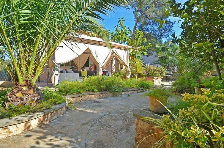 Vakantiehuis Schöne Villa mit Pool und Garten