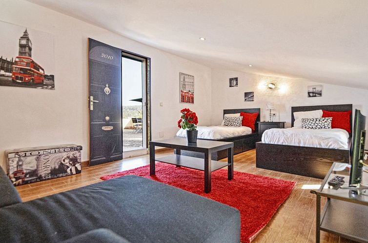 Vakantiehuis Schöne Villa mit Pool und Garten