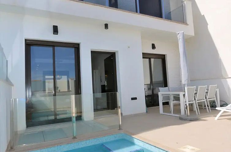 Familie woning met privé zwembad 059