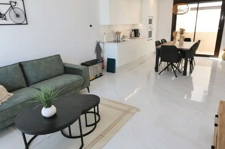 Familie woning met privé zwembad 059