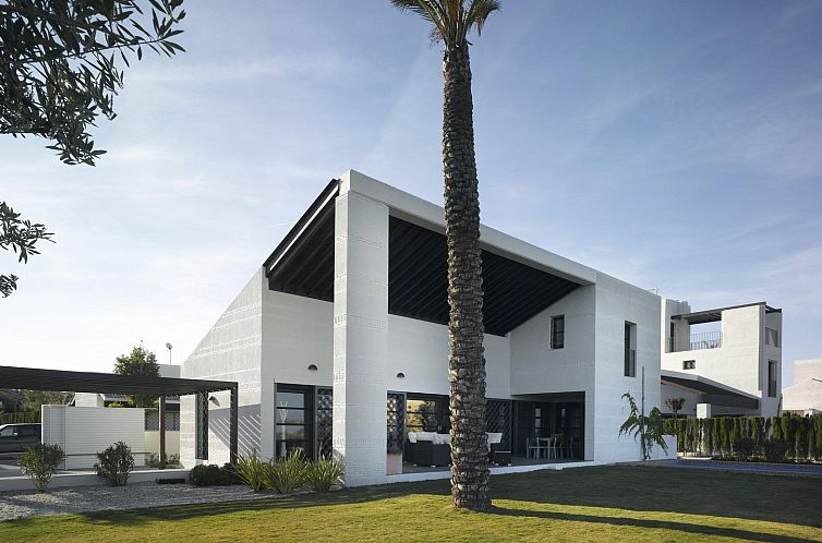 Vrijstaande woning in Peraleja Golf