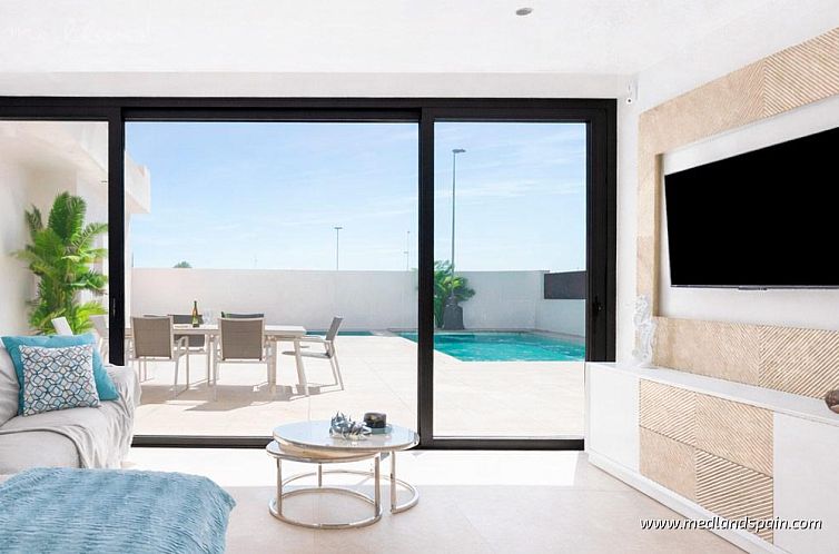 Vrijstaande woning in Los Alcazares
