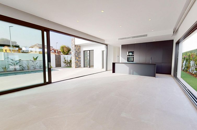 Vrijstaande woning in Los Alcazares