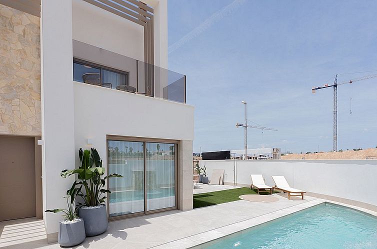 Chalet in Los Alcazares