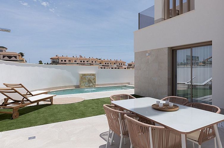 Chalet in Los Alcazares