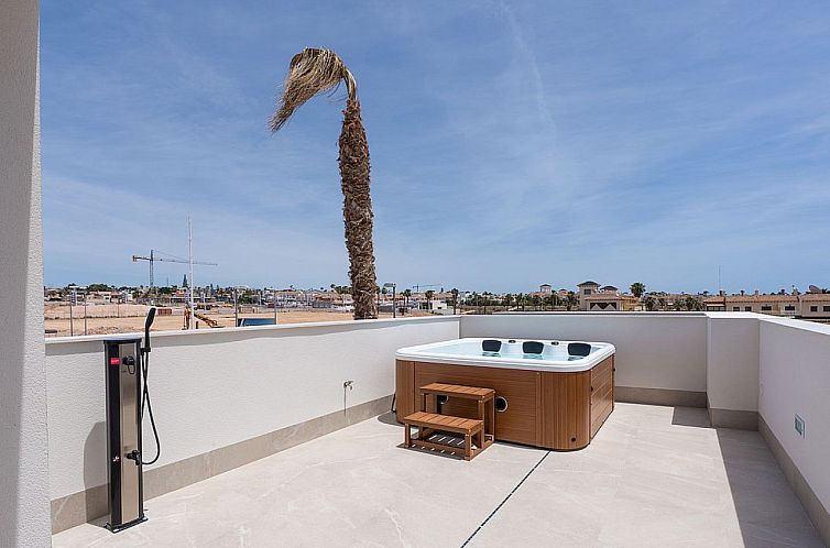 Chalet in Los Alcazares