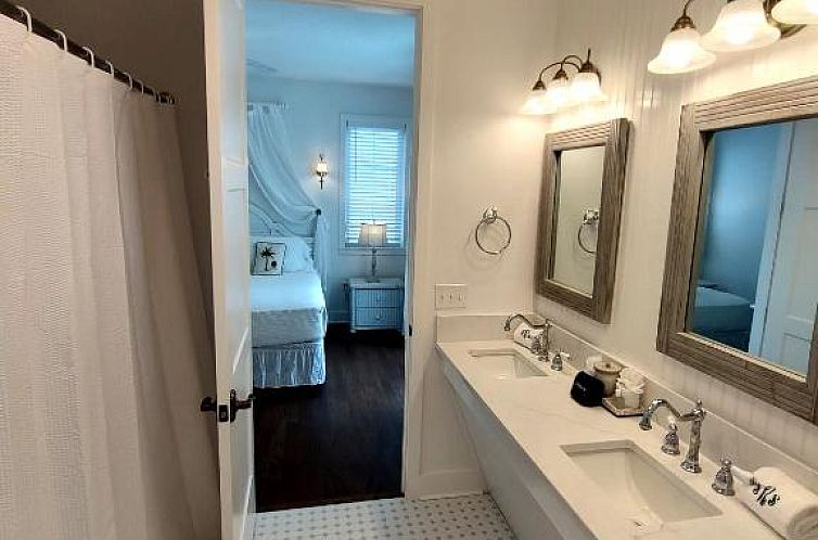 Bungalow Beach Resort