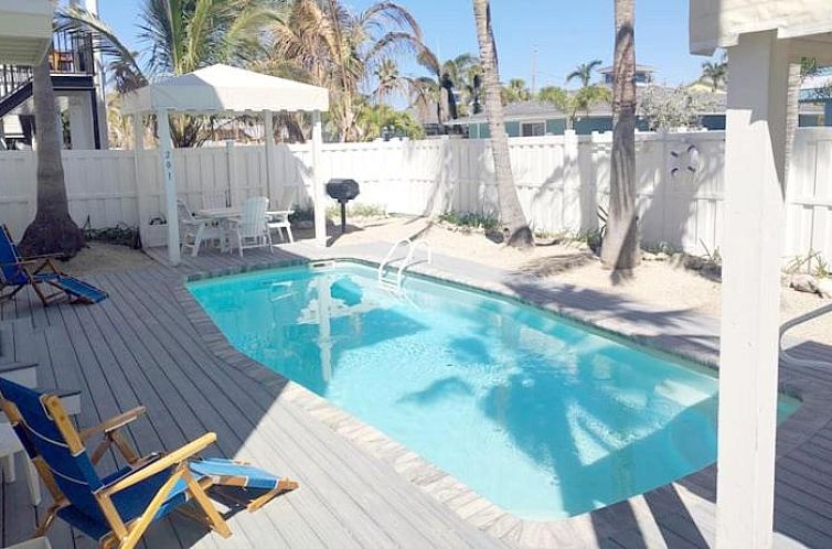 Bungalow Beach Resort