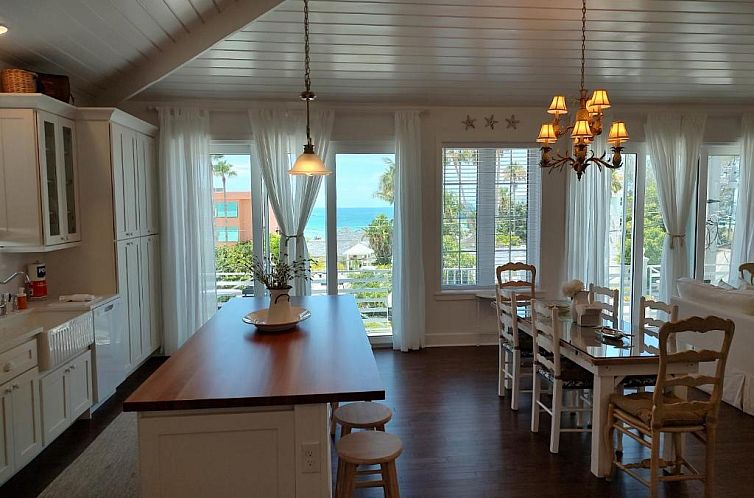 Bungalow Beach Resort