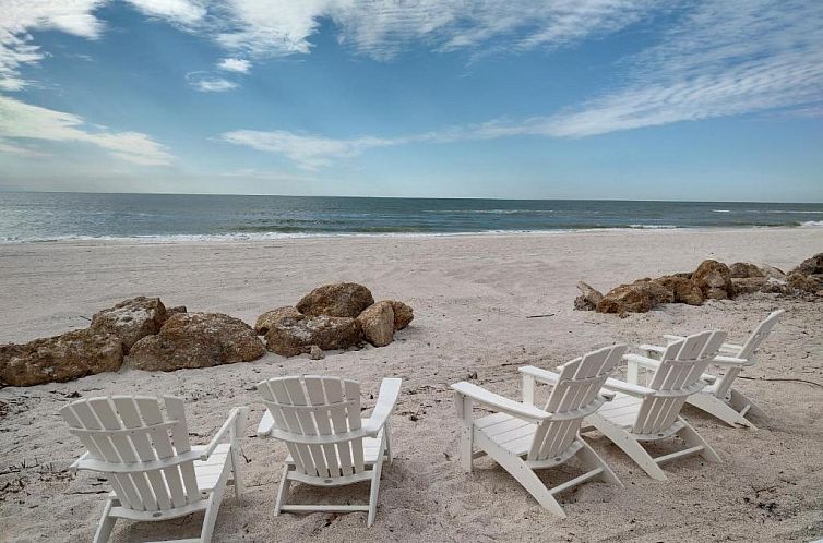 Bungalow Beach Resort