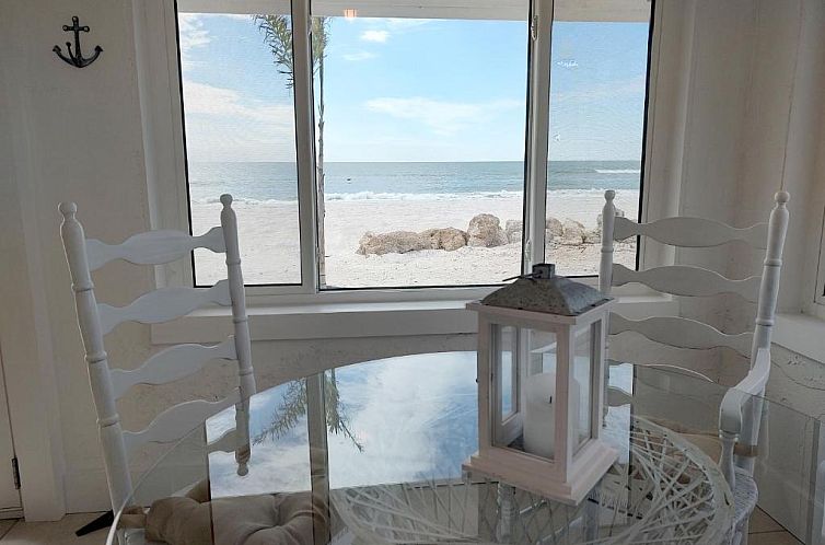 Bungalow Beach Resort