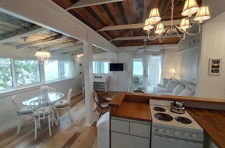 Bungalow Beach Resort