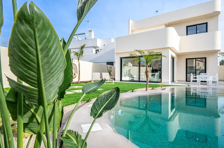 Vrijstaande woning in Roldán