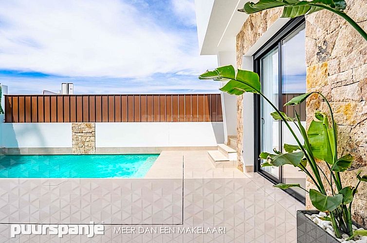 Vrijstaande woning in Roldán