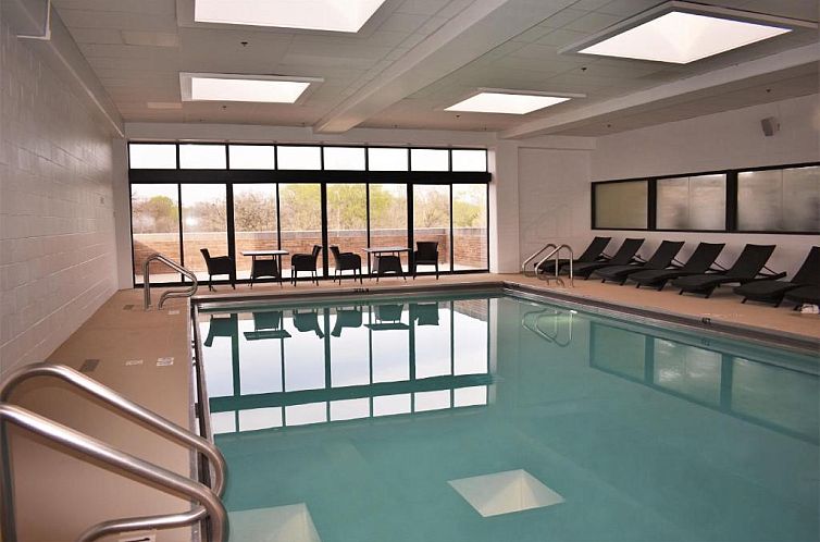 DoubleTree by Hilton Chicago - Oak Brook