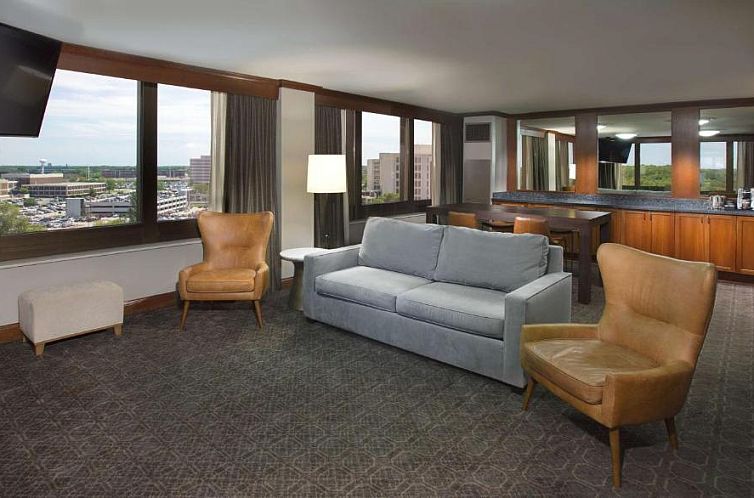 DoubleTree by Hilton Chicago - Oak Brook
