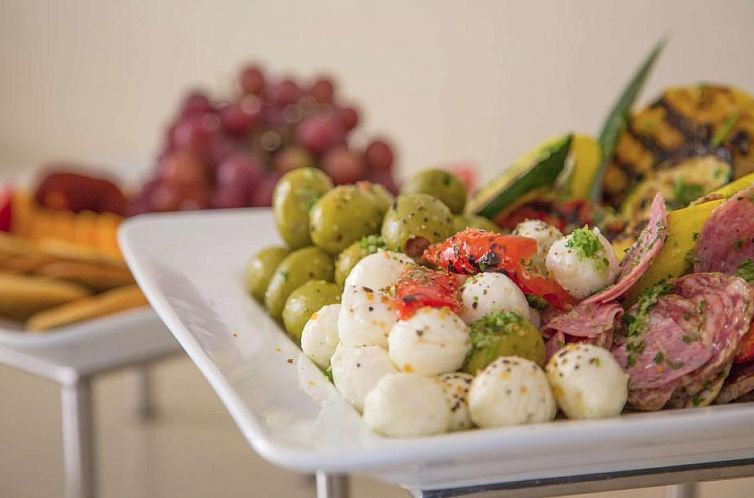 DoubleTree by Hilton Chicago - Oak Brook