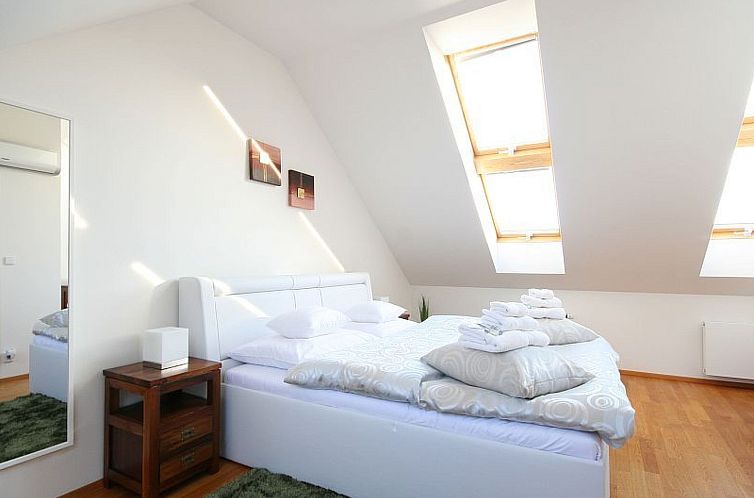 Appartement Luxuriöse Altbau-Dachgeschosswohnung in Prag