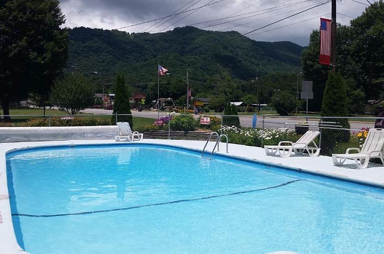 A Holiday Motel - Maggie Valley