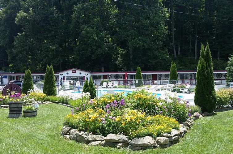 A Holiday Motel - Maggie Valley