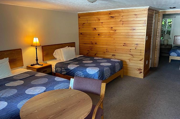 A Holiday Motel - Maggie Valley