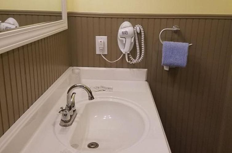 A Holiday Motel - Maggie Valley