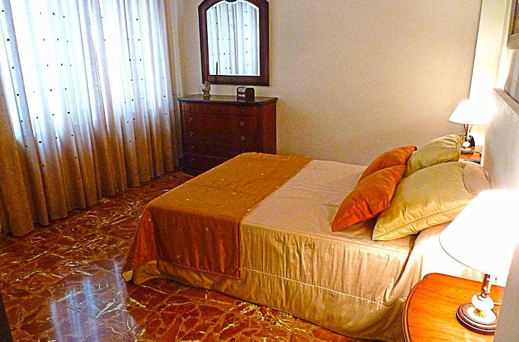 Eduardo Lucena 5, Mezquita