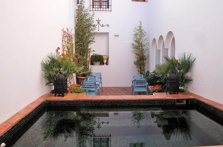 ApartaSuites Alberca Deluxe