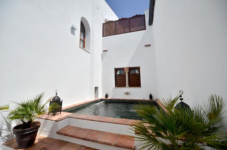 ApartaSuites Alberca Deluxe