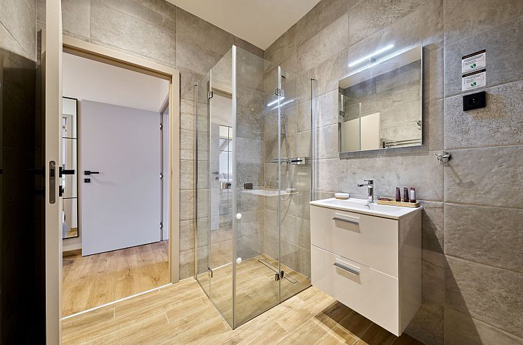 Appartement Luxury Mountain Attic with AC & Netflix