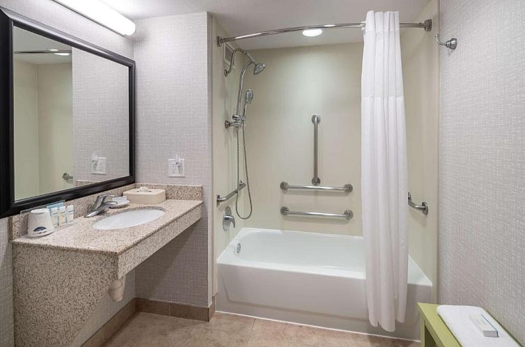 Hampton Inn & Suites Chicago North Shore