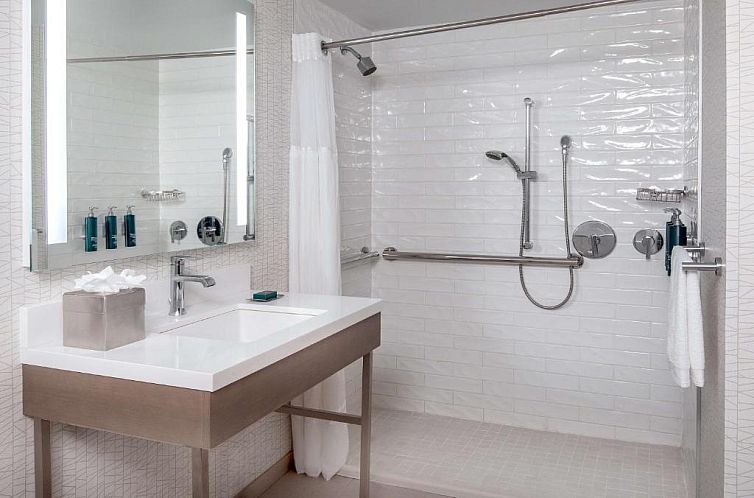 DoubleTree by Hilton Hotel and Conference Center Chicago Nor