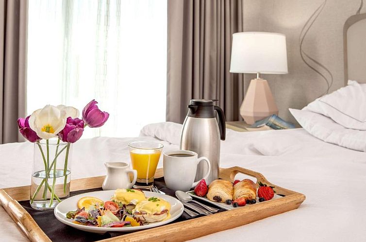 DoubleTree by Hilton Hotel and Conference Center Chicago Nor
