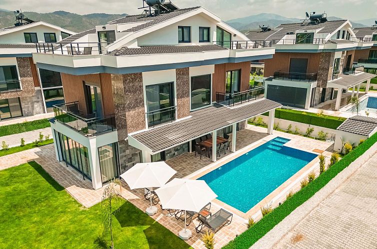 Vakantiehuis Luxuriöse Villa "Galaxy V3", 300 Meter vom Mee