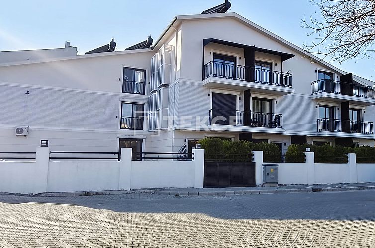 Geschakelde woning in Foça