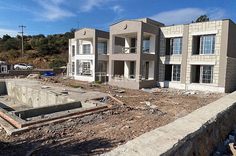 Geschakelde woning in Dörttepe