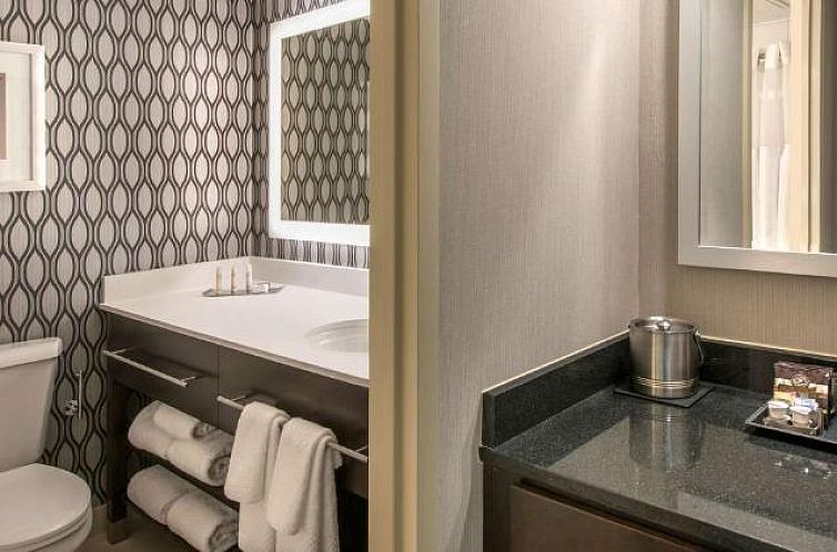 DoubleTree by Hilton Chicago-Wood Dale/Itasca