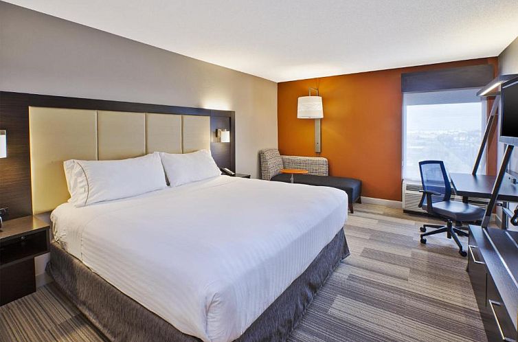 Guest house 17025503 - Apartment Midwesten - Holiday Inn Express & Suites Chicago-Midway Airport, an IHG 