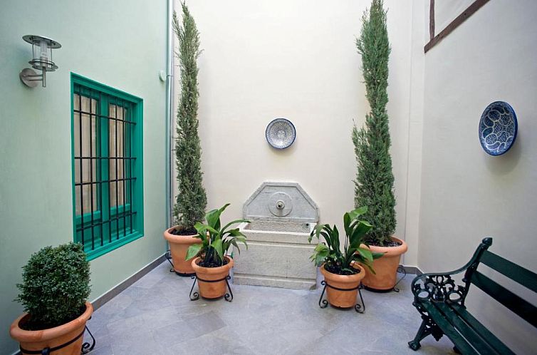 Laurel Suites Apartments