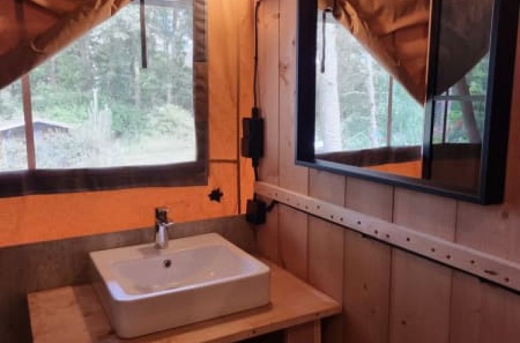 Luxe Safaritent + sanitair