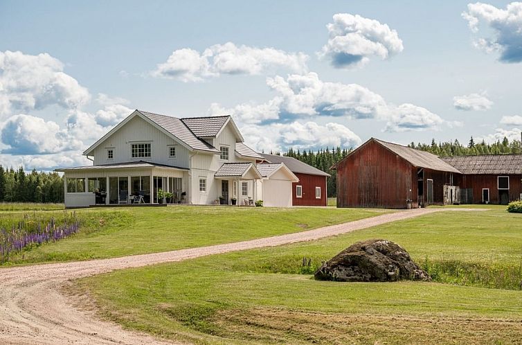 Vrijstaande woning in Bada