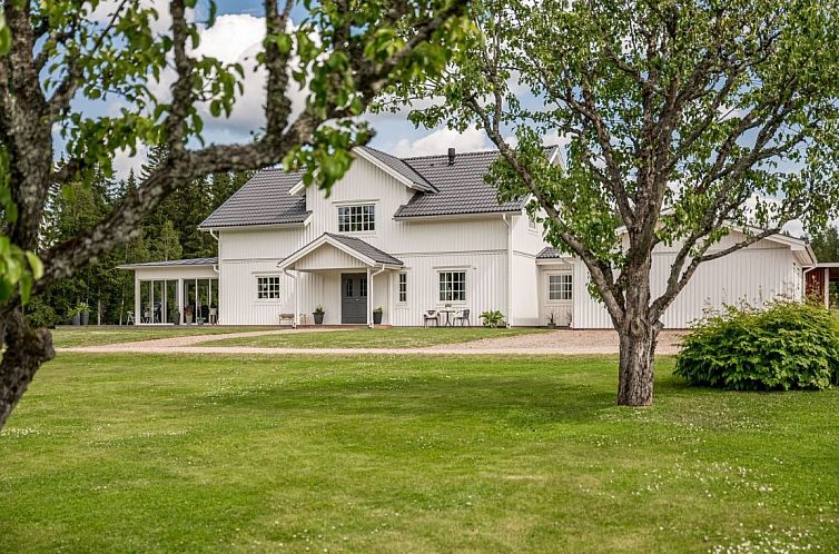 Vrijstaande woning in Bada