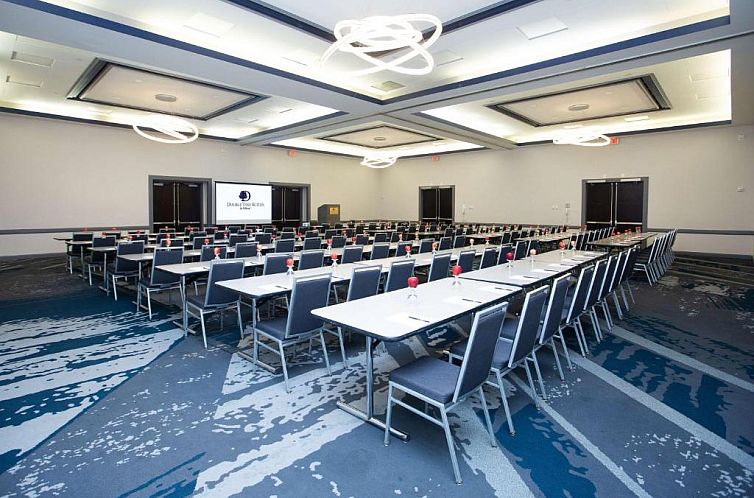 DoubleTree Suites by Hilton Hotel & Conference Center Chicag