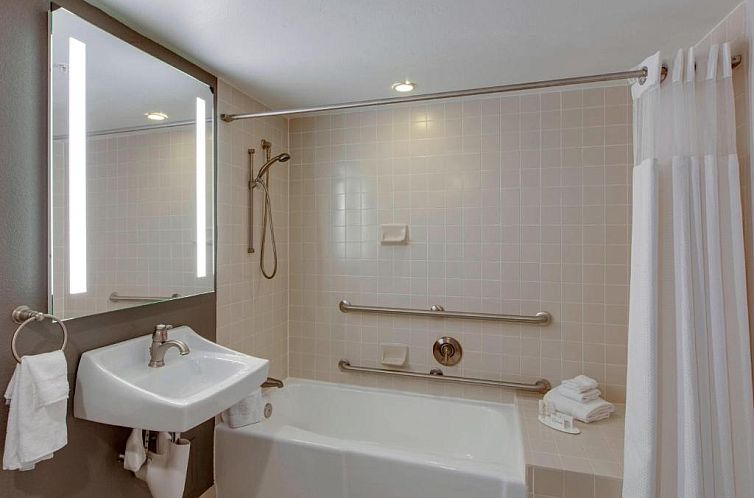 Courtyard by Marriott Boston Logan Airport