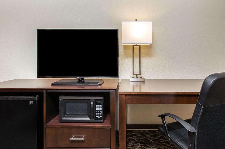 La Quinta by Wyndham Clearwater Central