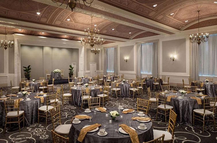 DoubleTree Suites by Hilton Detroit Downtown - Fort Shelby