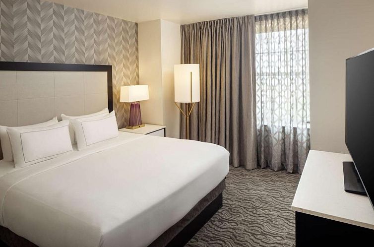 DoubleTree Suites by Hilton Detroit Downtown - Fort Shelby