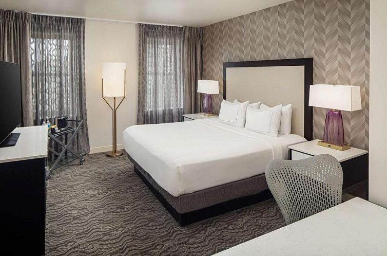 DoubleTree Suites by Hilton Detroit Downtown - Fort Shelby