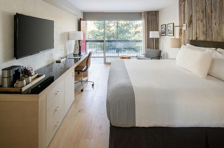 Hotel Paradox, Autograph Collection