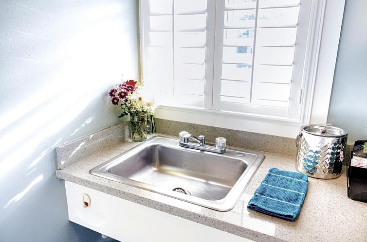 Ocean Echo Inn & Beach Cottages